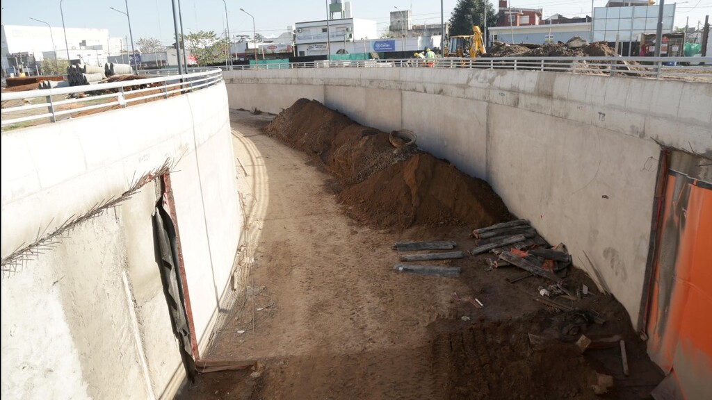 El nuevo túnel de González Catán, bajo las vías del Ferrocarril Belgrano Sur, tendrá un estacionamiento a su costado para la gente que quiera llegar hasta la estación en auto.