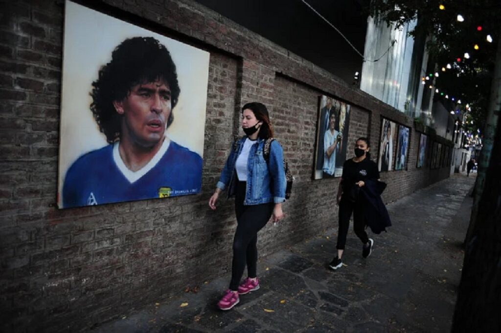Quién es Maximiliano Bagnasco, el artista elegido por Claudia Villafañe para pintar el mural más alto del mundo de Diego Maradona