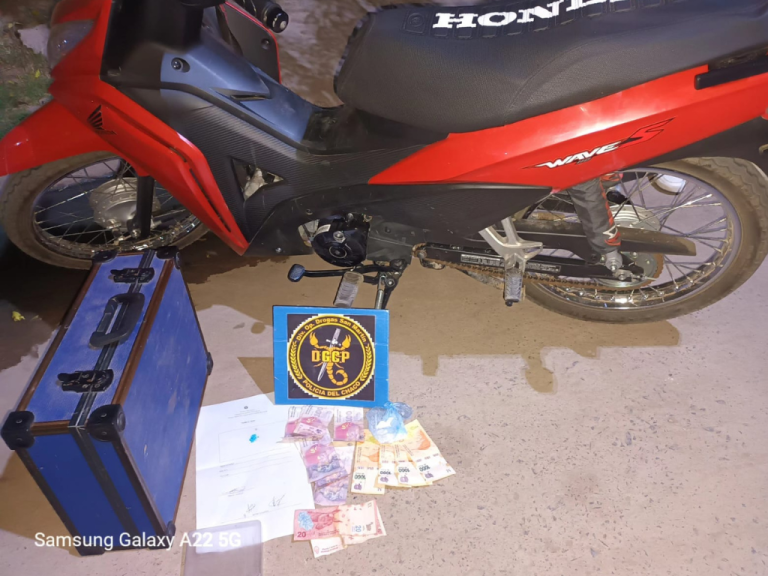 🔴 SAN MARTÍN | Atrapan a una pareja en moto transportando más de 50 gramos de cocaína