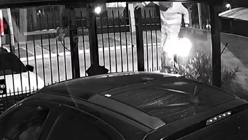 Video de extrema violencia en Temperley: quiso evitar que motochorros le roben el celular y la arrastraron tres cuadras