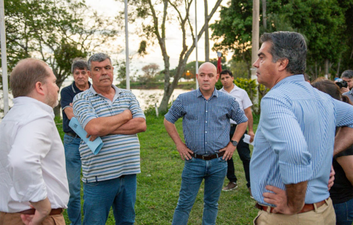 Capitanich coordinó plan de prevención y recorrió defensas de la Isla del Cerrito