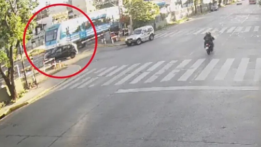 El instante previo a la tragedia que ocasionó la muerte de Agustina Albarracín, la chica arrollada por un tren en Ramos Mejía.