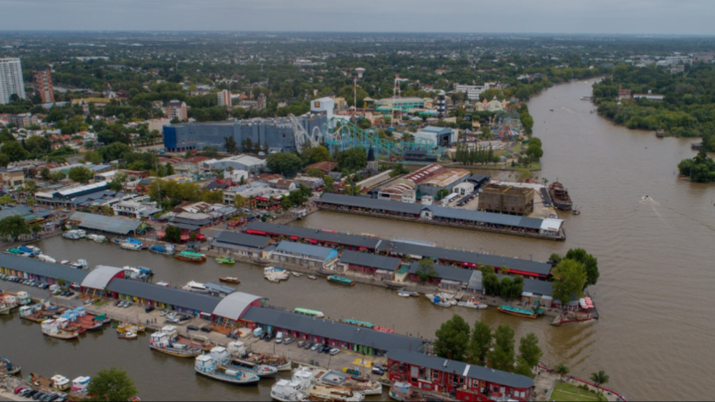 Una vista aérea del Puerto de Frutos de Tigre, a la vera del Río Luján, en el norte del Conurbano.