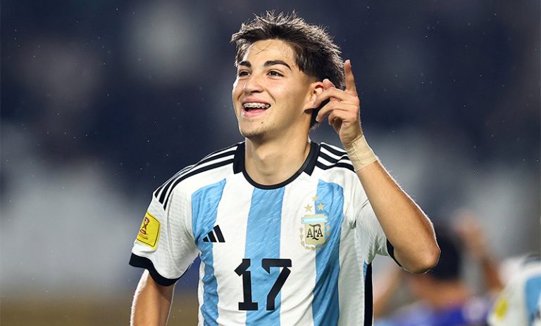 Con gol del leproso Acuña, Argentina derrotó a Japón y sigue con chances en el Mundial