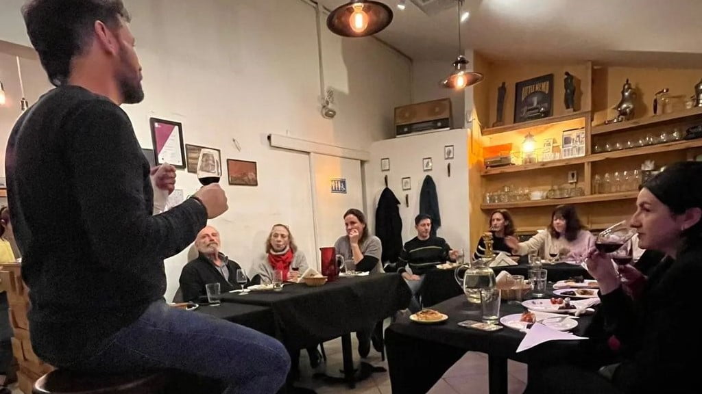 La historia de los Bidegaray, los hermanos que transformaron el hogar de sus abuelos en una vinoteca con librería: cómo es el impresionante local de Florida