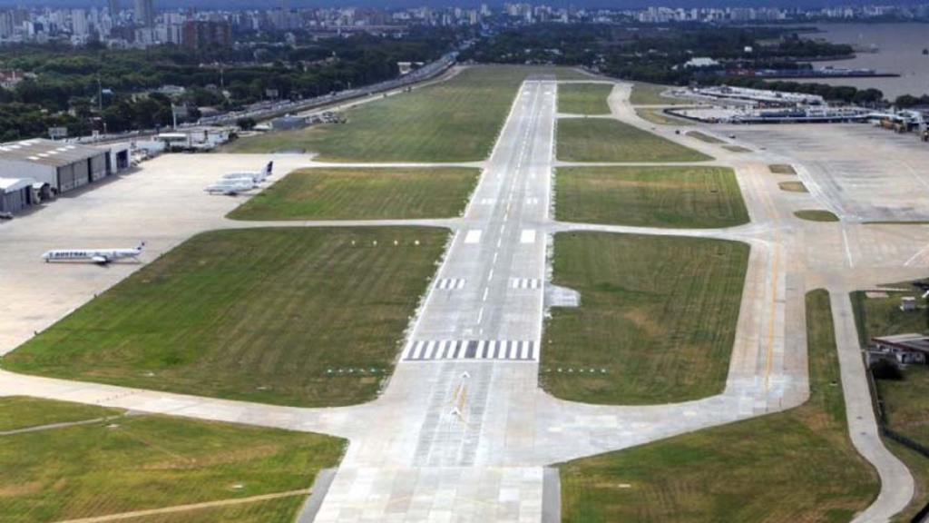 Aeropuerto de El Palomar, Lucas Ghi, Morón kirchnerismo, Javier Milei