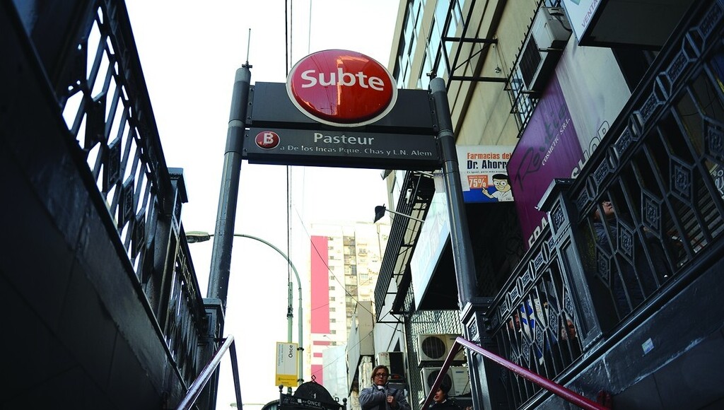 Línea B, Subte, Pasteur Amia