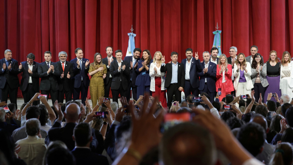 Axel Kicillof, nuevo gabinete, La Cámpora, Intendentes