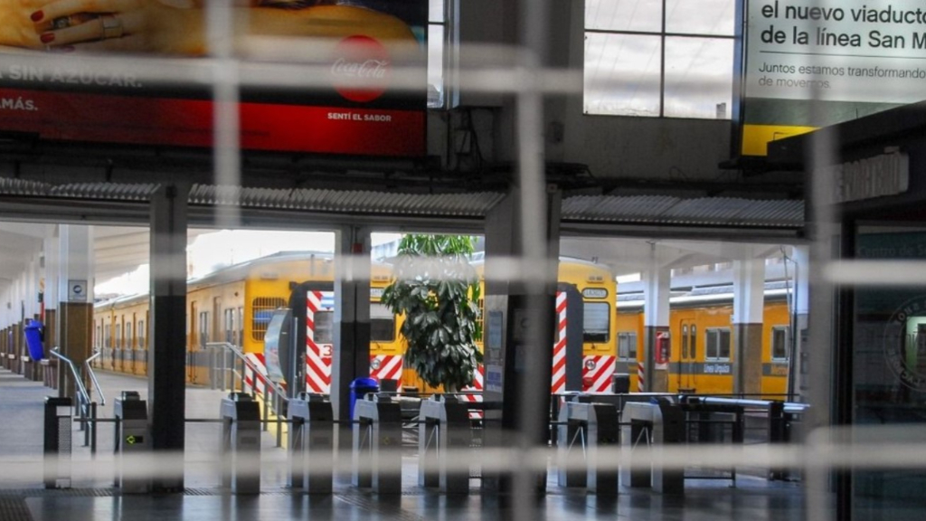 La estación Federico Lacroze es la cabacera del Ferrocarril Urquiza en Capital Federal.