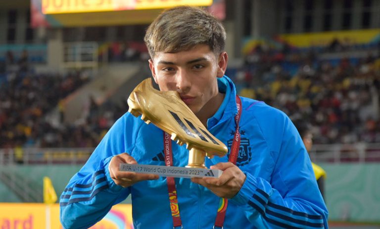 Agustín Ruberto fue el goleador del Mundial y se quedó con la botín de oro