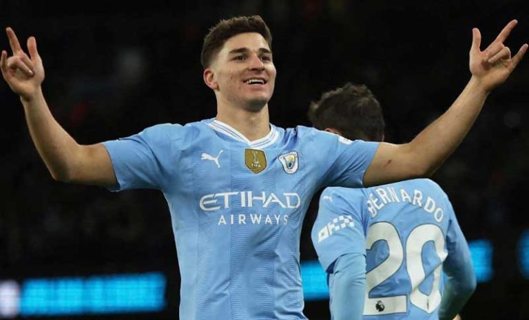 Julián Alvarez volvió a convertir en la victoria de Manchester City