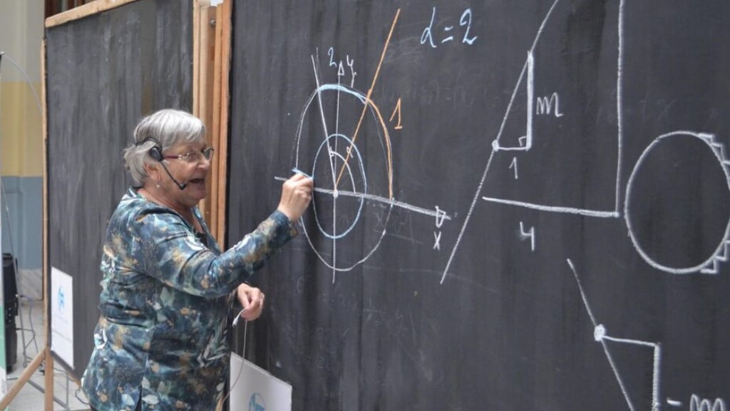 Quién es María Inés Bargatti, la profesora youtuber de Quilmes que hace que la matemática sea divertida y cuenta con miles de estudiantes que la siguen