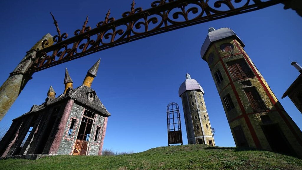 La guía y los horarios para conocer Campanópolis, la increíble aldea medieval construida en La Matanza