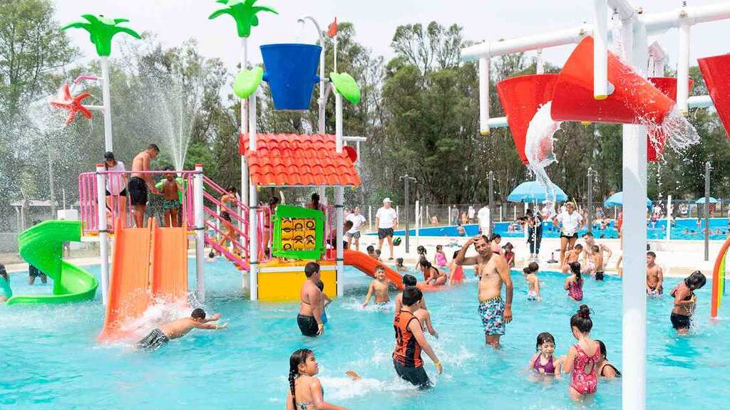 Colonia Cultural, Lomas de Zamora, Piletas