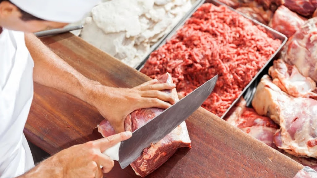 La inflación golpea con fuerza los bolsillos de los argentinos y el consumo de carne está a la baja.