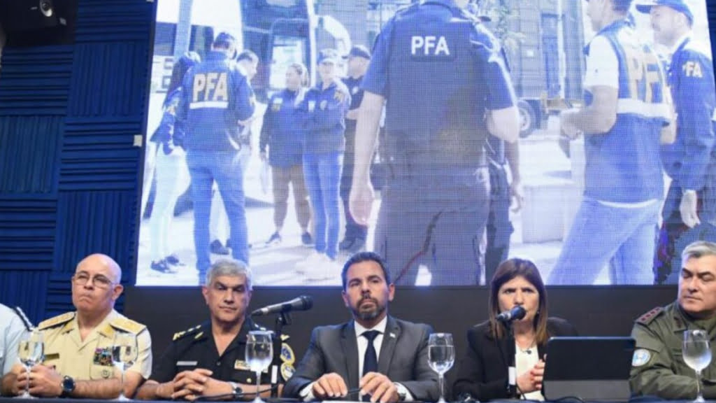 Patricia Bullrich encabezó la oficialización del Comando Unificado Urbano junto a autoridades de las fuerzas federales de seguridad.