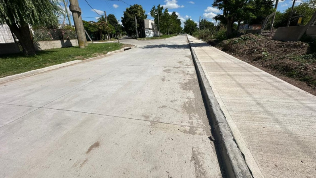 Avenida Avila Gregoria acceso estacón Universidad de Almirante Brown