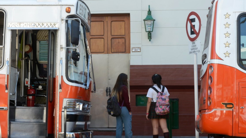 La Comuna de Tres de Febrero también busca choferes escolares.