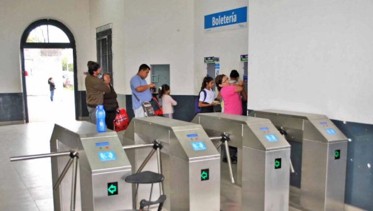 Cierran boleterías en el tren Sarmiento, el Mitre y el San Martín: qué ramales tienen más reducciones en sus servicios