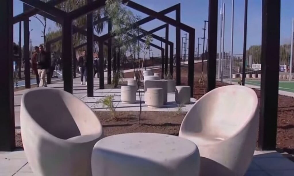 Las instalaciones de la Ciudad de los Deportes de Solano cuentan con espacios de descanso y esparcimiento familiar.