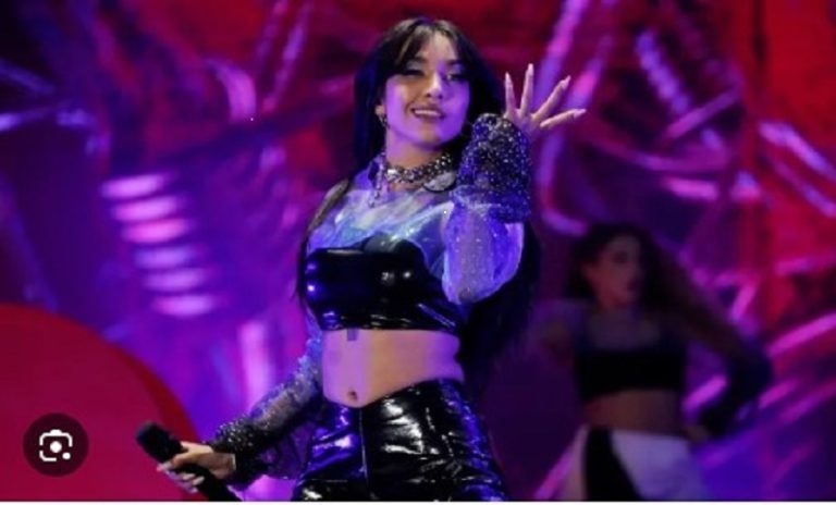 María Becerra cantó ante 50.000 personas en el Times Square en Nueva York