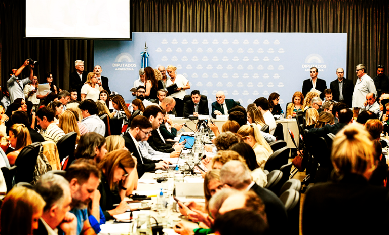 ¿Quiénes fueron los diputados que avalaron la ley ómnibus de Milei?