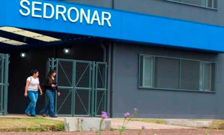 Por el decretazo de Milei, la secretaría de abordaje de personas con adicciones en Rosario quedaría desmantelada