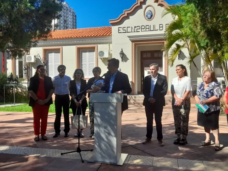 馃敶 CHACO | Zdero anunci贸 el pago de la cl谩usula gatillo para los docentes: ser谩 con la actualizaci贸n de un 53,3%