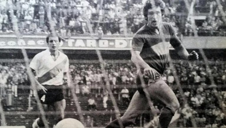 Medio siglo del mejor debut en la historia del Superclásico: el crack que le hizo cuatro goles a River pero no soportó cuatro cirugías