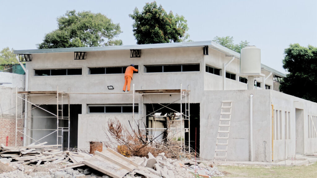 Hay 64 escuelas del Conurbano en obras que quedaron inconclusas tras la asunción de Javier Milei.