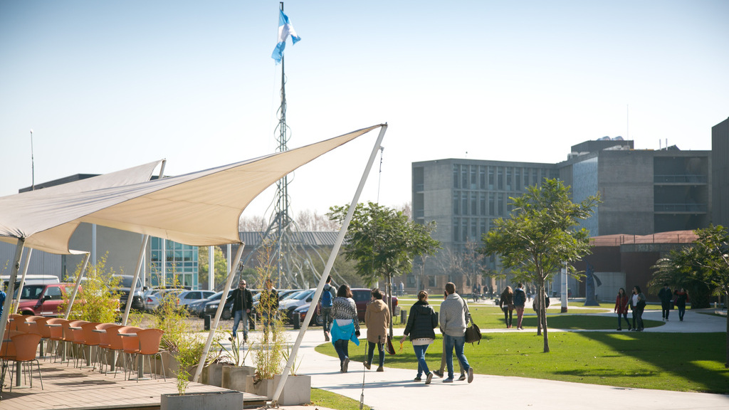 sostuvo que sus laboratorios "pueden dejar de funcionar y las aulas pueden quedar vacías".