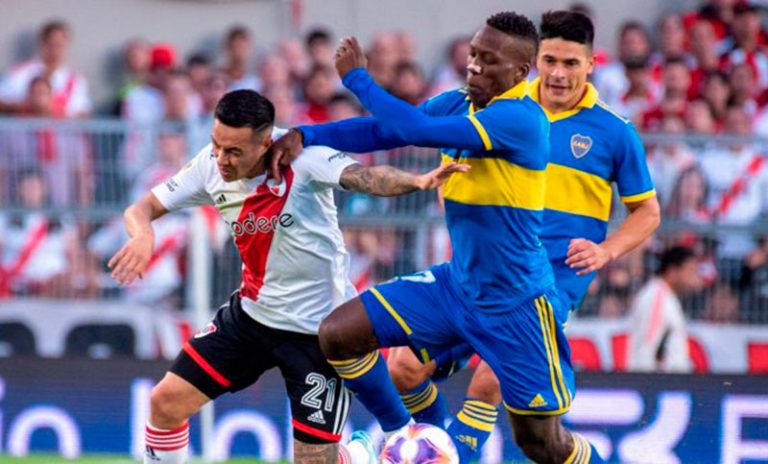 River y Boca se enfrentan en una nueva edición del Superclásico en el Monumental