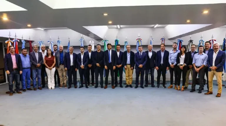 🔴 NACIONALES | «Todos somos Santa Fe»: los 24 gobernadores firmaron un documento en apoyo a Maximiliano Pullaro