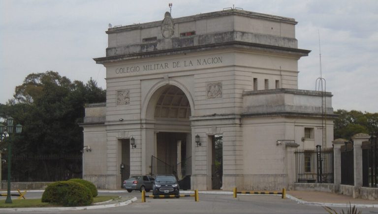 Vuelven los tours gratuitos al Colegio Militar en El Palomar: qué secretos de la historia argentina se pueden conocer
