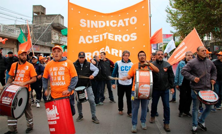 Aceiteros se declararon en alerta ante la falta de acuerdo en la negociación paritaria