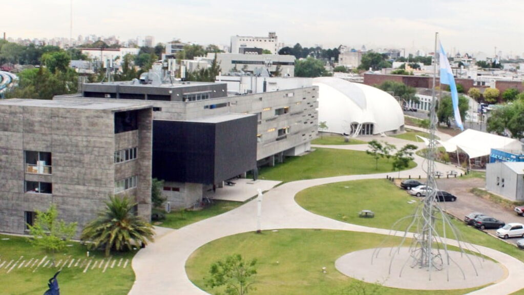 El Consejo Superior de la UNSaM pronunció su “extrema preocupación y alerta por la situación de gravedad en que se encuentra el sistema científico y universitario.