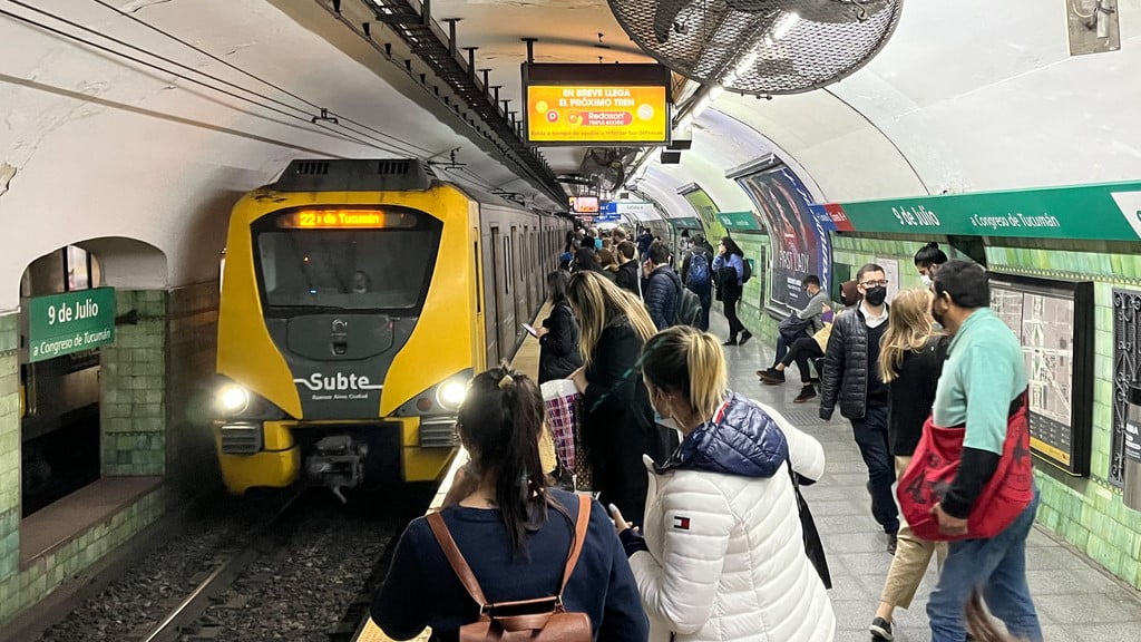 Julio llega con aumento del transporte: a cuánto se va el boleto mínimo y el saldo negativo de la SUBE