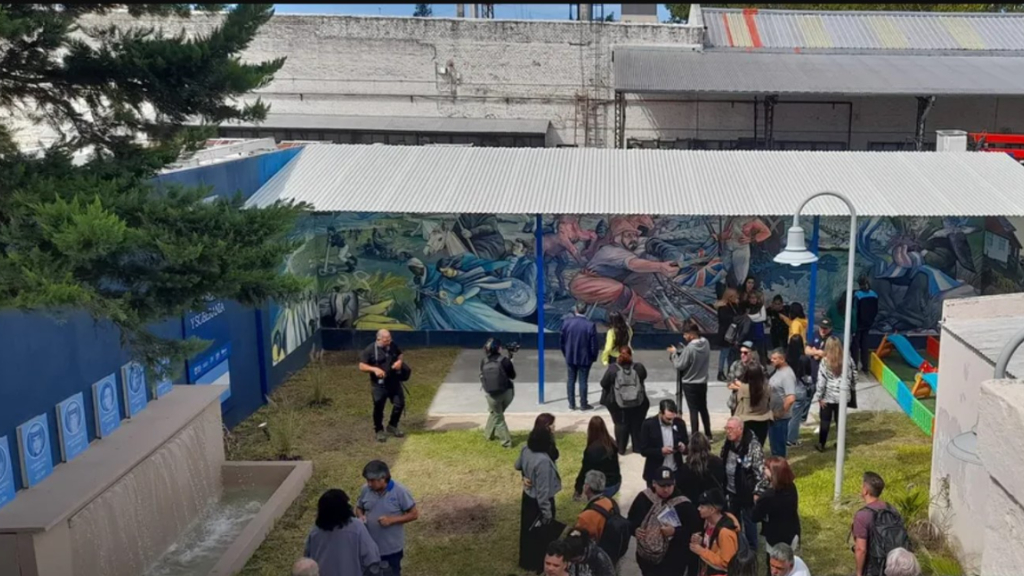El Museo Malvinas de Merlo cuenta con un mural alusivo a los combates en el Atlántico Sur.