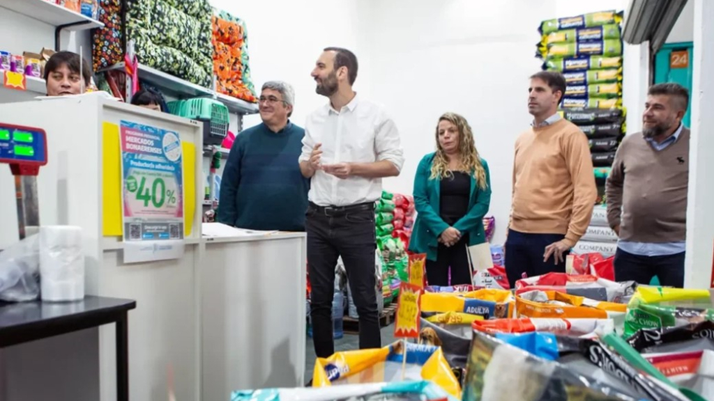 El intendente de Hurlingham, Damián Selci, recorrió las instalaciones del nuevo Mercado Municipal del distrito.