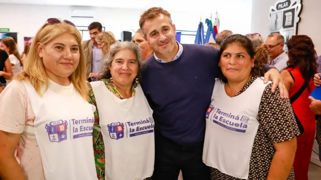 El intendente Federico Achával durante el lanzamiento del Programa 'Terminá la Escuela' en Pilar.