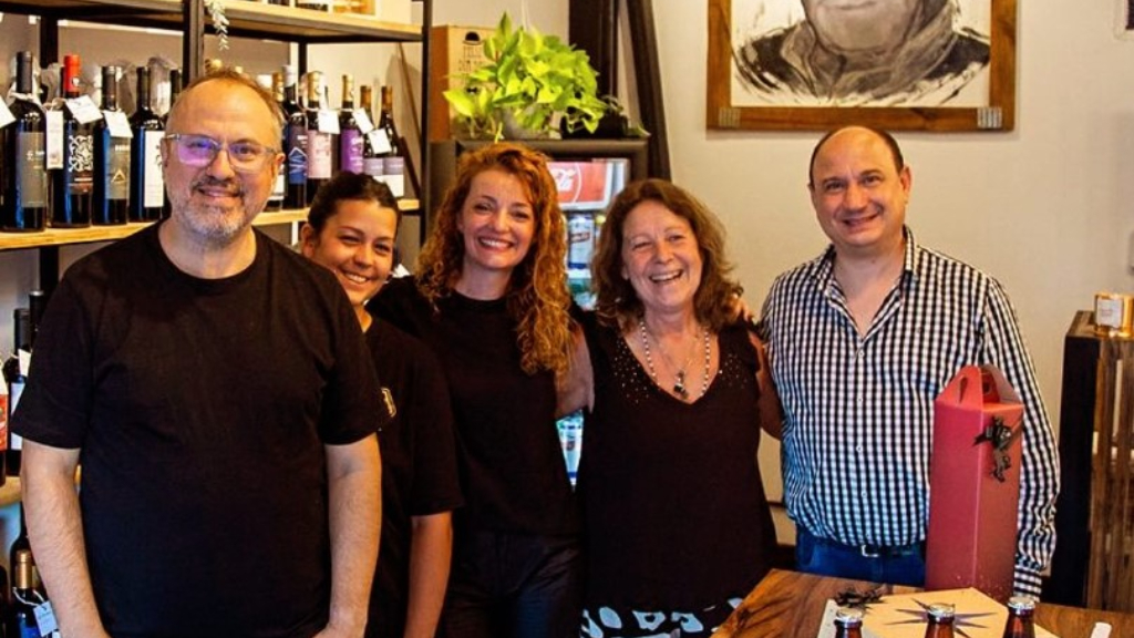 Nani Wines recibió la visita del intendente Diego Valenzuela. El local de Caseros participará de La Noche de las Vinotecas.