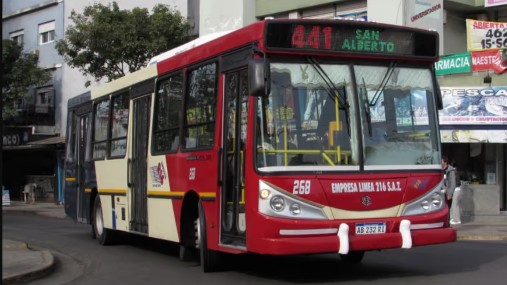 La 441 es otra de las líneas de colectivos que tendrá cambios de recorrido en el centro moronense.