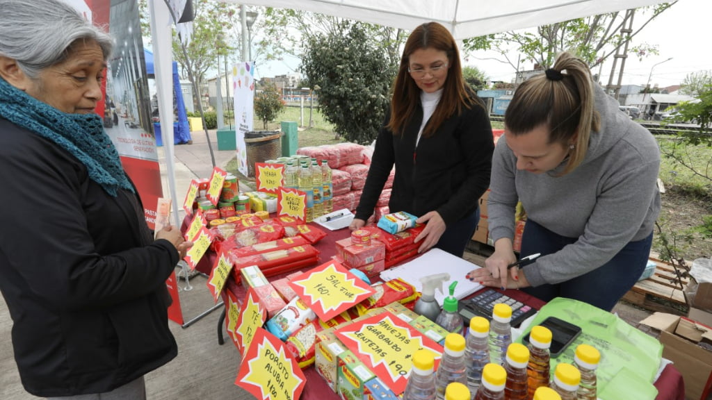 Aceites, harinas y alimentos secos, otros pilares de las Ferias Francas y los Puntos de Abaratamiento de La Matanza.