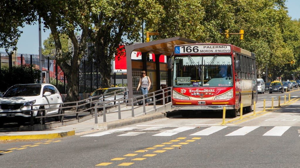 Se creó un nuevo ramal del 166: por dónde circulará un colectivo clave que conecta Ramos Mejía