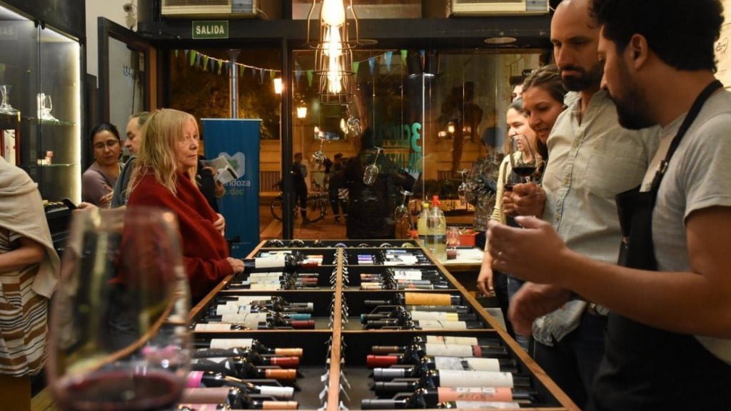 Llega la Noche de las Vinotecas, con degustaciones y descuentos de hasta el 50%: el mapa completo del mega evento del vino