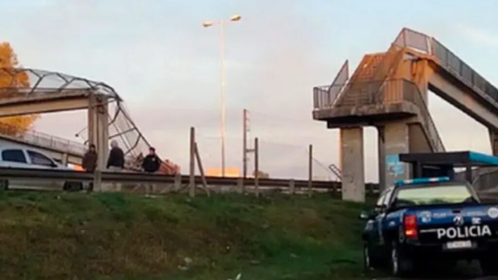 Pilar, puente peatonal