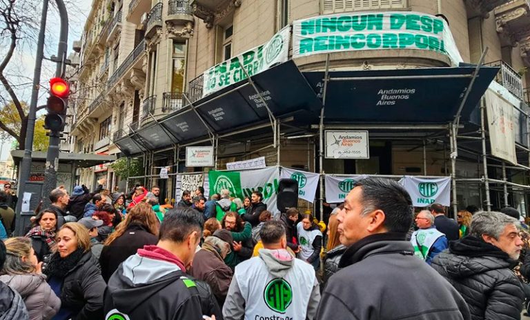 Despidieron vía mail a 120 empleados del Inadi