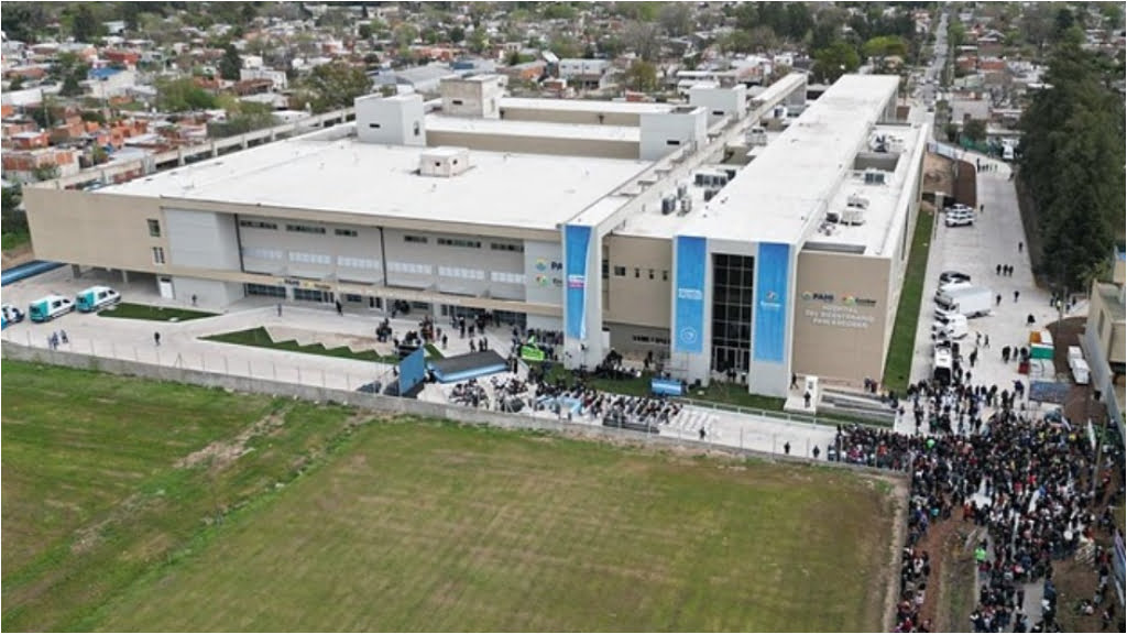 Una vista aérea del Hospital del Bicentenario de PAMI, en Garín. Esperan que miles de vecinos se atiendan en el nuevo centro de Salud.