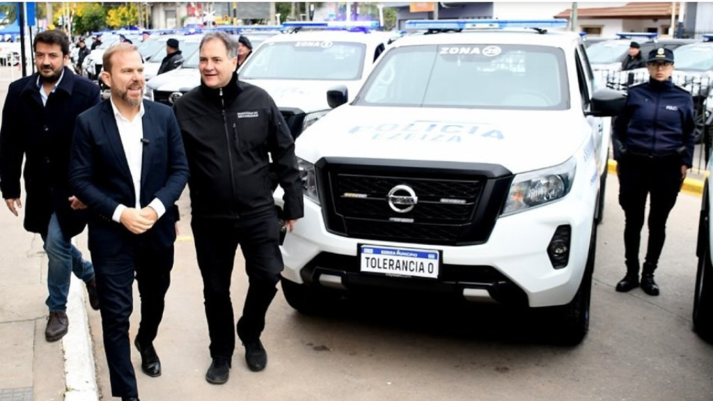 Gastón Granados con Javier Alonso, ministro de Seguridad de la provincia de Buenos Aires.