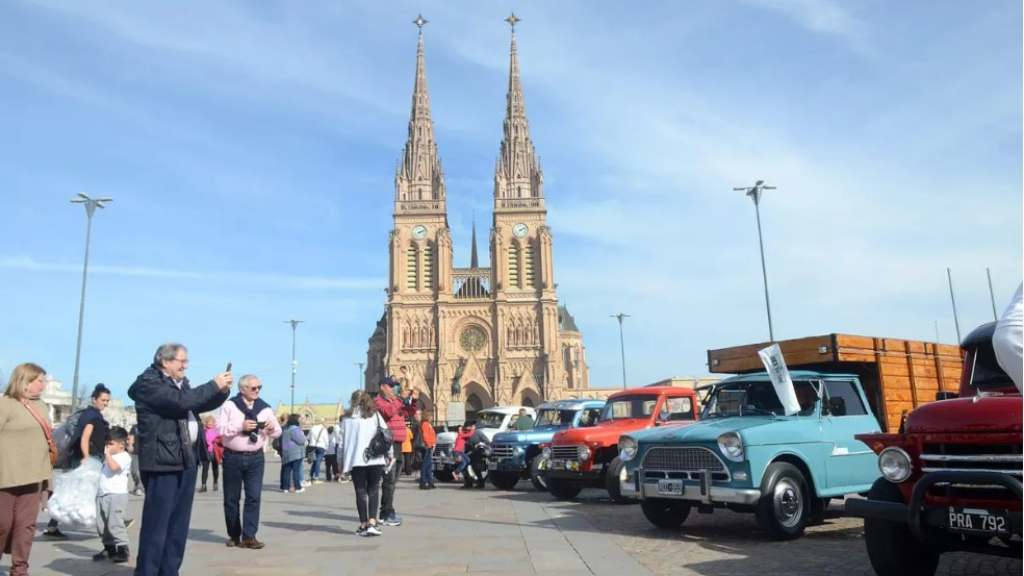 La muestra será enfrente de la Basílica, el máximo templo de la fe cristiana en Argentina.